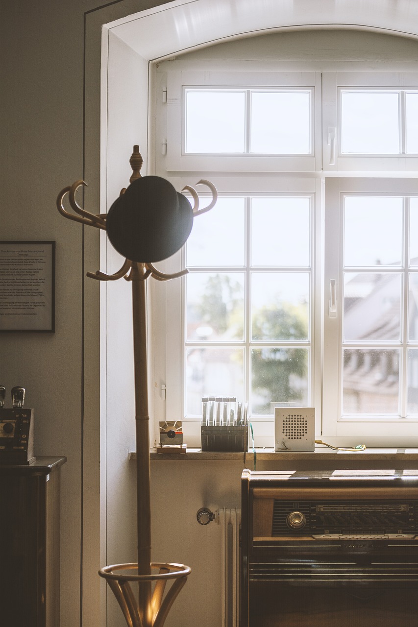 cozy, old school, radio-2681090.jpg